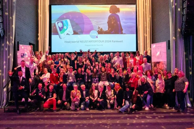 AlphaWave Team Gruppenfoto - Healy World Neustartertour 2024 Rankweil mit über 100 Teilnehmern